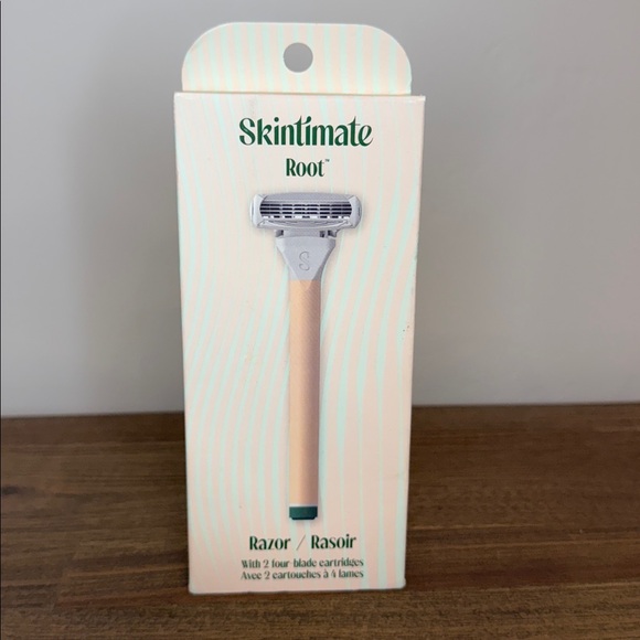 Skintimate Razor with 2 Cartridges and Refill 4 Cartridge Bundle, New - Picture 2 of 7